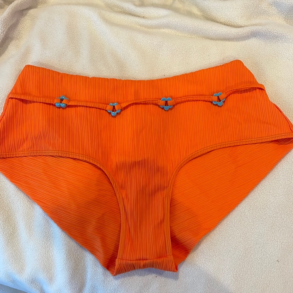 Frankie’s bikinis bottom new with out tags!